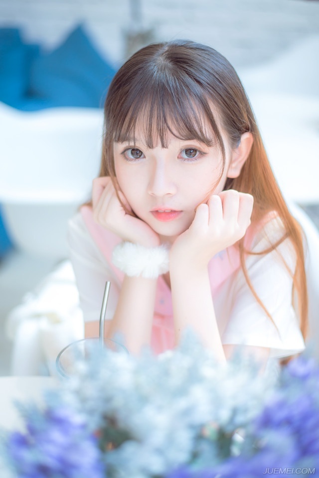“好了，这些东西无须解释，我也没理由去吃一个死人的醋。”吕布点点头，人都是自己的了，跟了自己这么些年，难道还担心小乔因为一个死人做出什么蠢事？若真是那样，那也就没有存在的必要了。